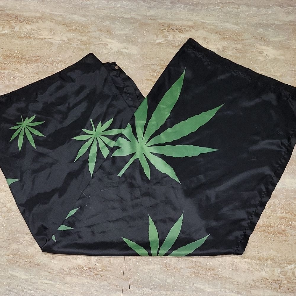 3E MARY JANE FLAG BLACK AND GREEN SIZE 80×58 A FEW WEARS BUT OVERALL FINE